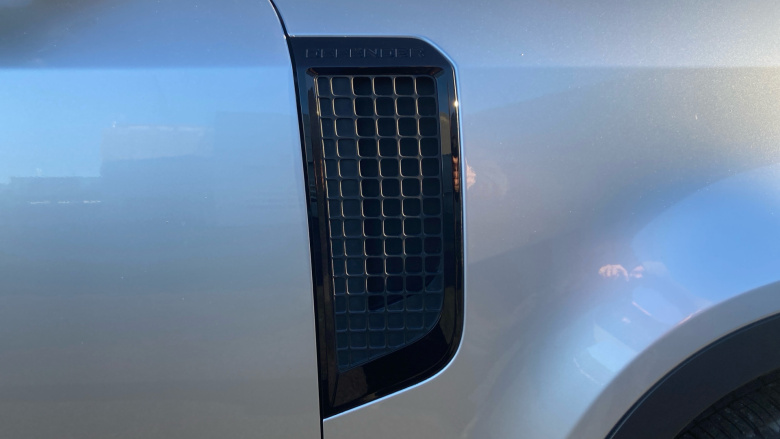 Land Rover Defender 2.0 D240 SE 110 5dr Auto Diesel Estate